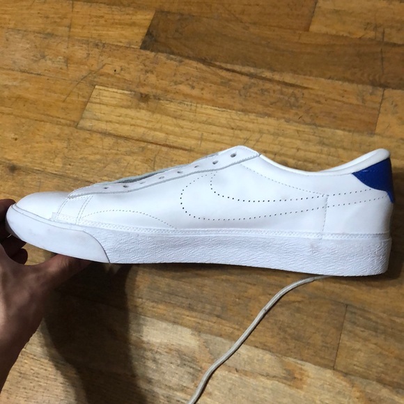 Nikes - Picture 3 of 4